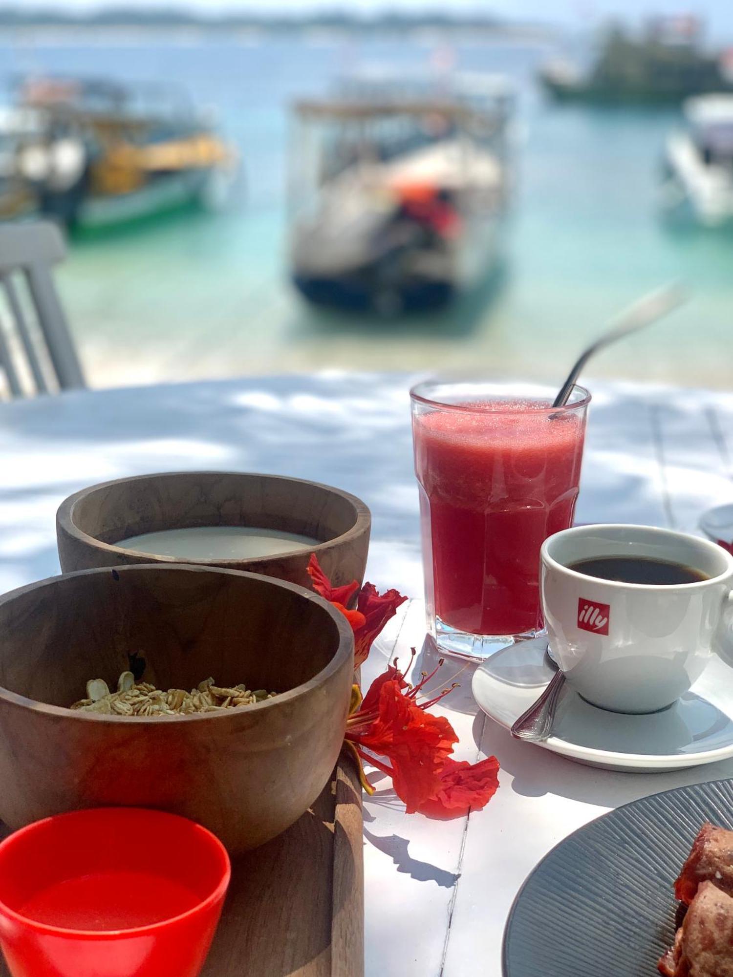Diversia Diving Club & Bungalows غيلي تراوانغان المظهر الخارجي الصورة