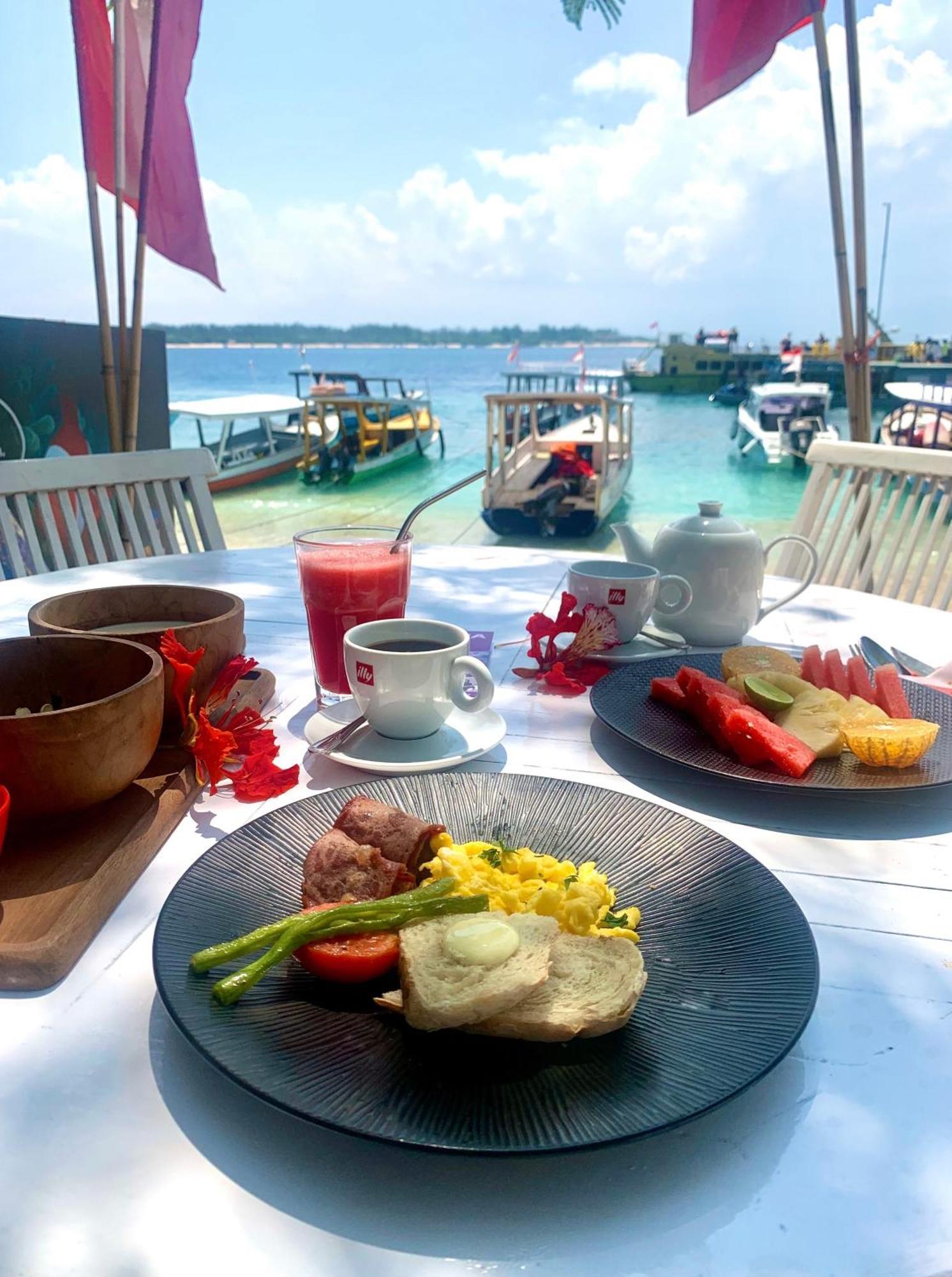 Diversia Diving Club & Bungalows غيلي تراوانغان المظهر الخارجي الصورة